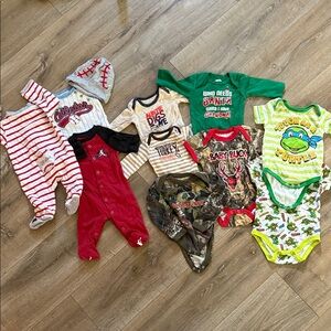 Bundle, 11pc total. Newborn clothing all great condition.